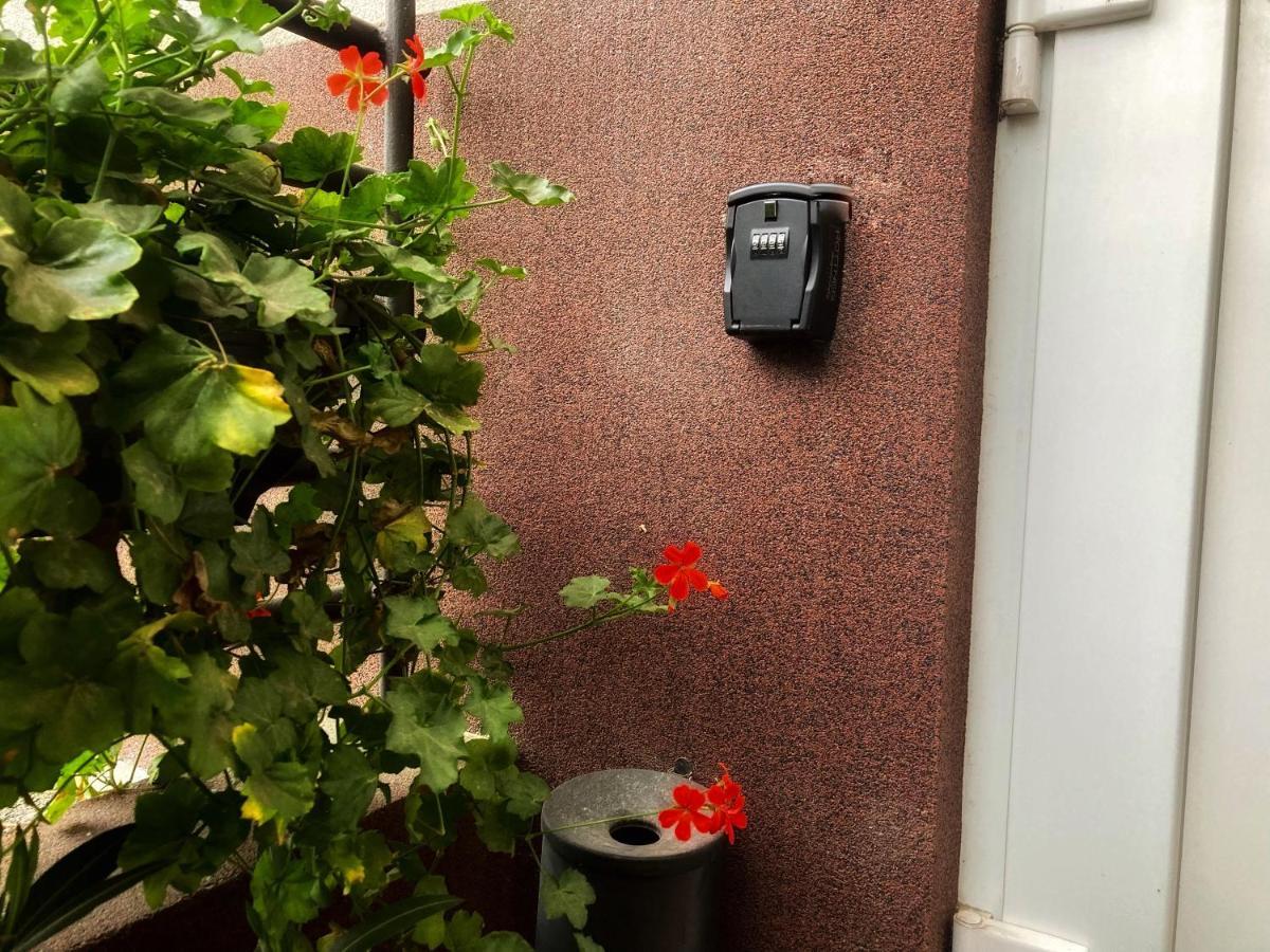 Underground Apartment Bratislava-Nivy Exterior photo